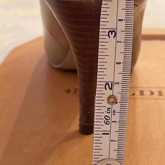 NINE WEST tan peep toe 3.5” pump - Picture 5 of 6